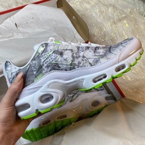 Nike Womens Nike Air Max Plus Womens Running Shoes